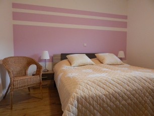 Schlafzimmer rechts rosa